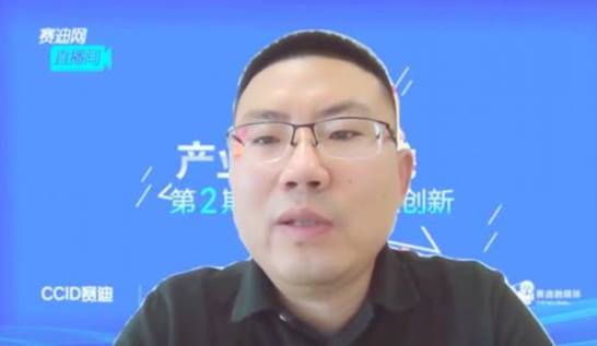 男子的臉部特寫與配字

描述已自動生成